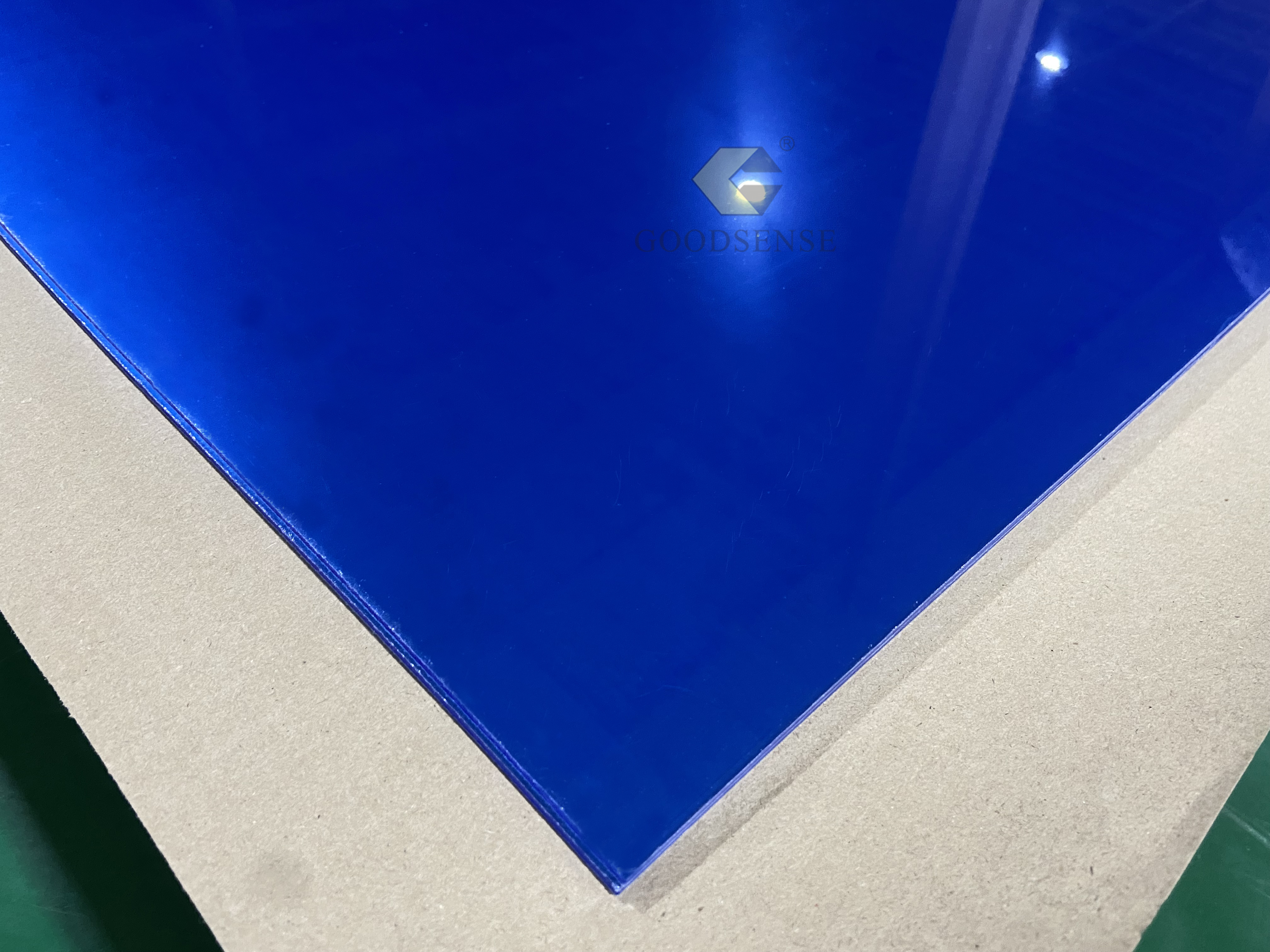 Goodsense Fabricante de espejos de una sola cara de acrílico azul Autoadhesivo Hojas de espejo de plexiglás lucita personalizadas Etiqueta de pared Irrompible Seguridad Perspex Espejo de gimnasio India para grabado láser